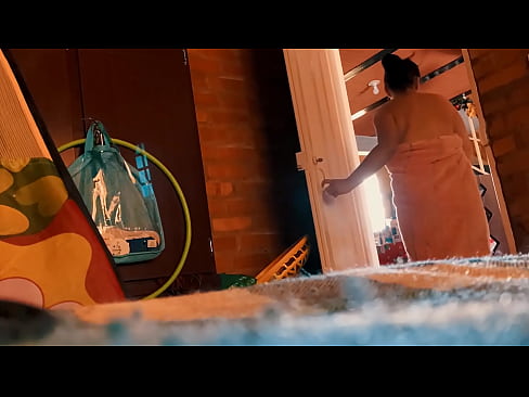 ❤️ Ујак ме прати под тушем, јебе ме док се туширам. Порно код нас ❌❤